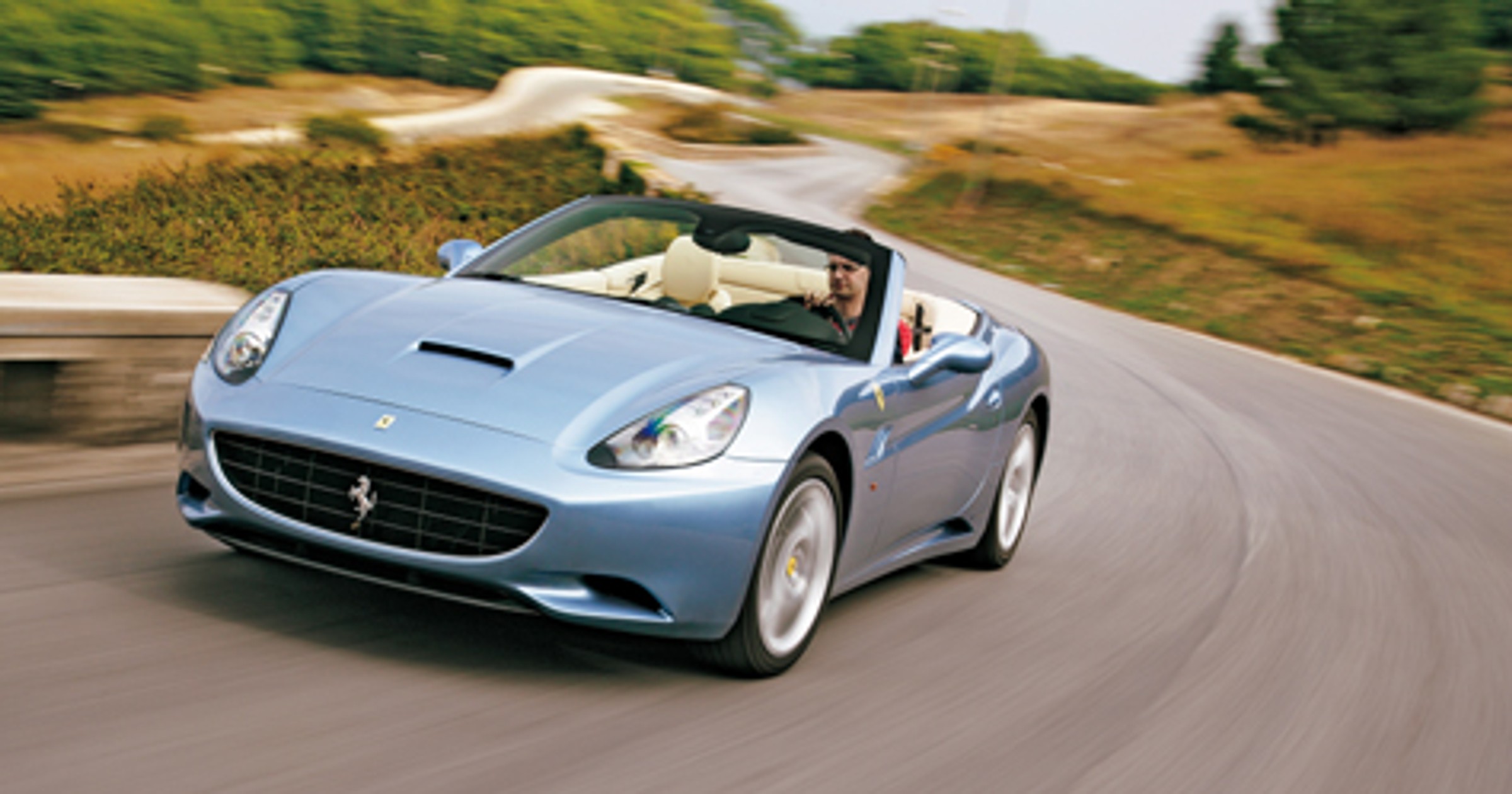 Ferrari California - Wspaniały błękit