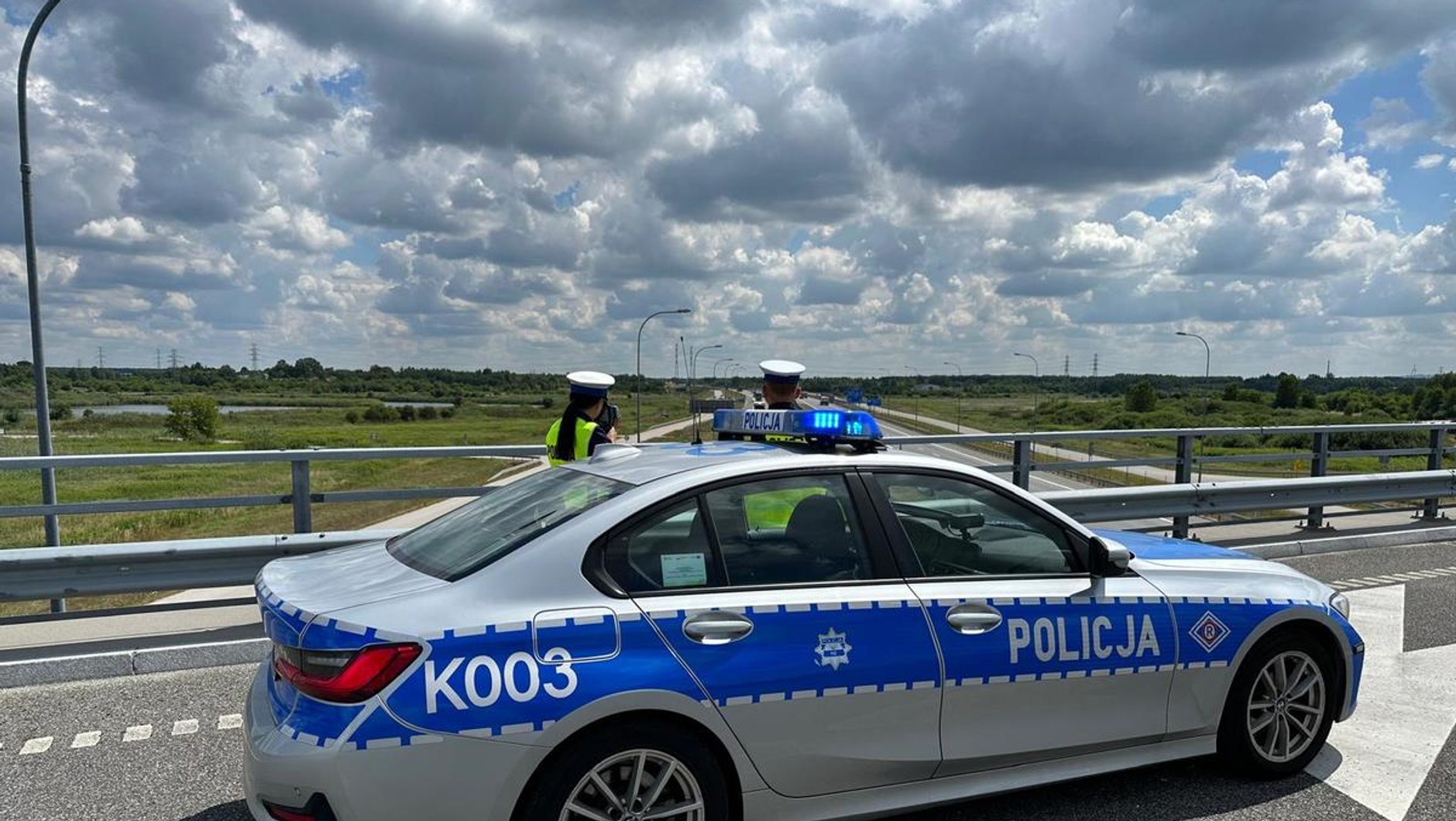 Policjanci ustawili się na wiadukcie. Wszystko mieli, jak na dłoni
