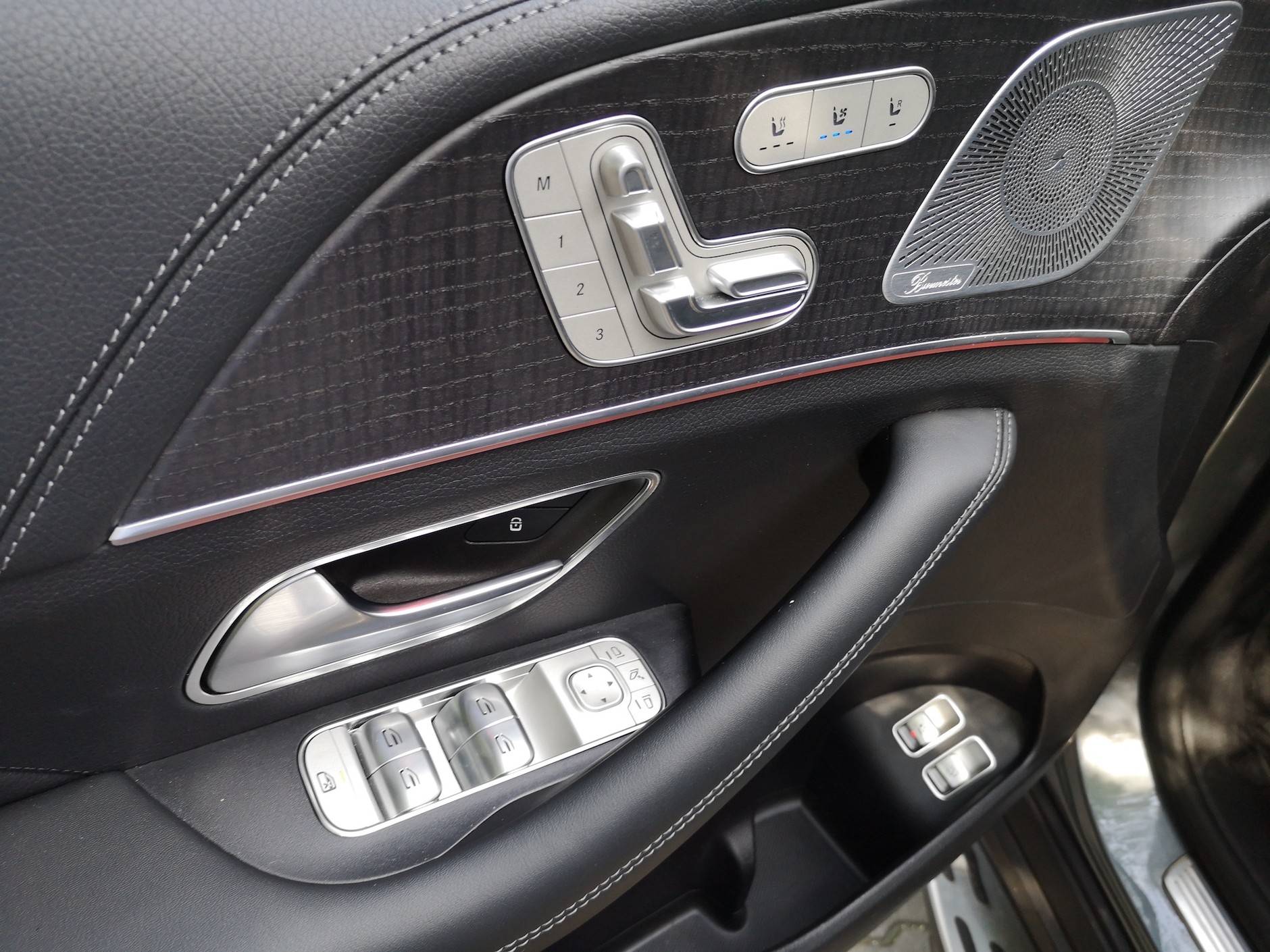 Mercedes GLE SUV 300d 4Matic: skóra, aluminium i drewno – jeśli tylko chcesz i masz czym za to zapłacić