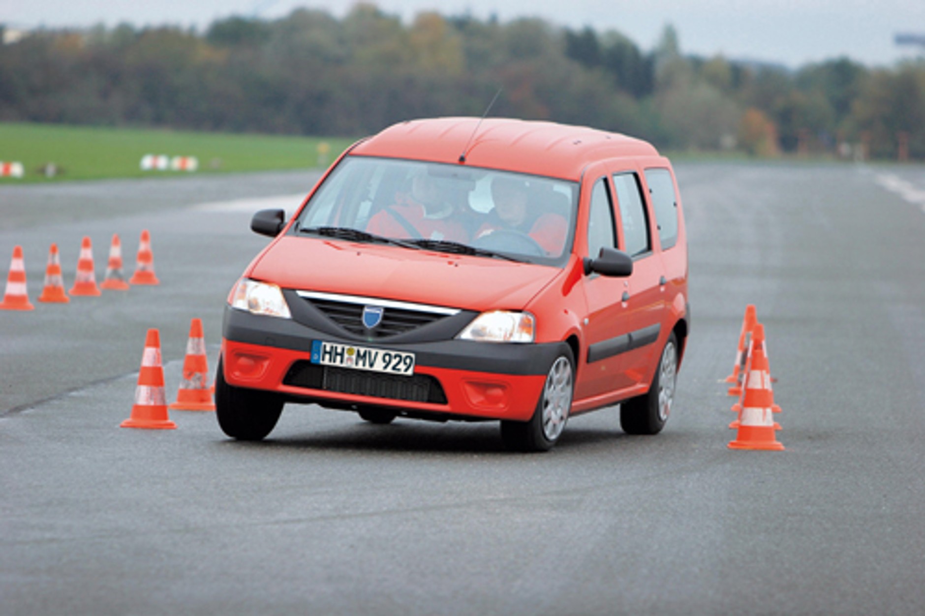 Renault Kangoo kontra Dacia Logan MCV - Prostota jest piękna!