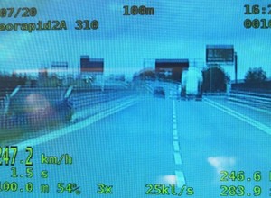 Pędził 247 km/h na ograniczeniu do 120 km/h. Jest wyrok