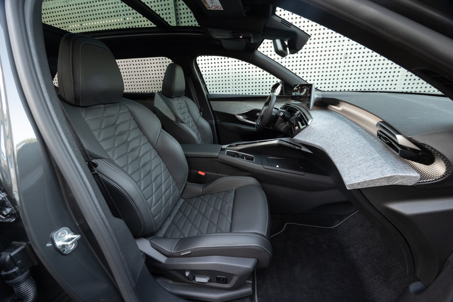 Peugeot E-5008 325 Dual Motor