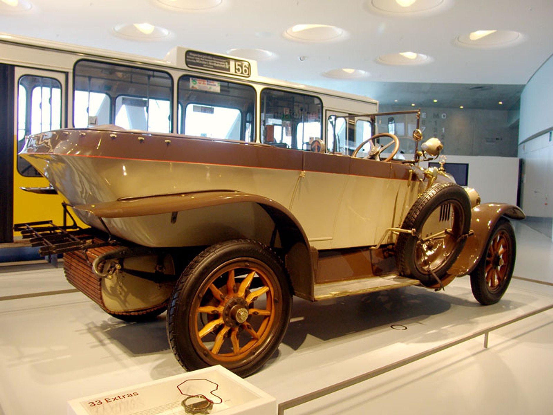 Mercedes-Benz Muzeum: 120 lat historii na 9 piętrach - 1. część (galeria)
