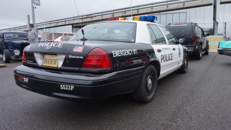 Policyjny Ford Crown Victoria