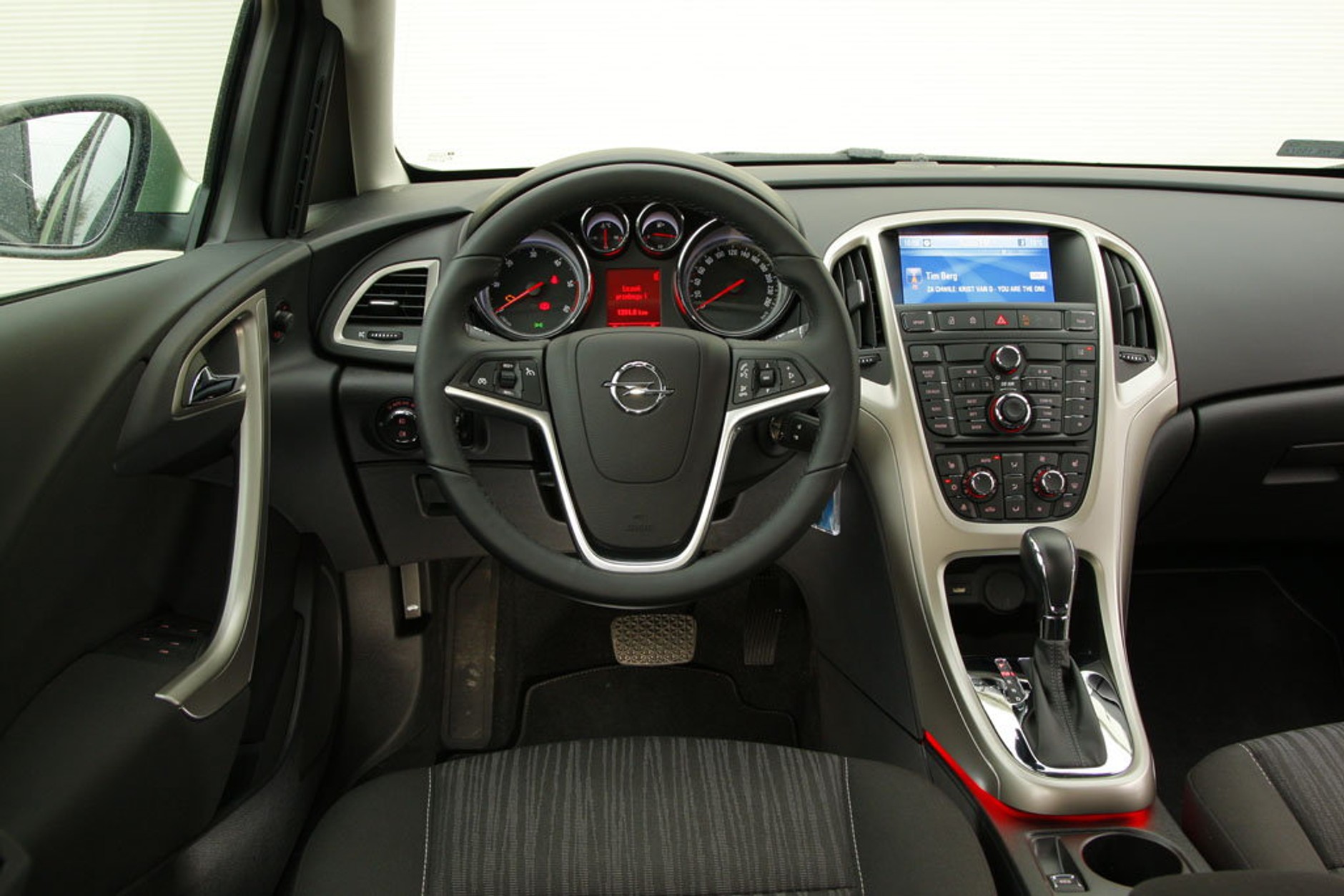 Opel Astra IV - ładny, ale do ideału daleko