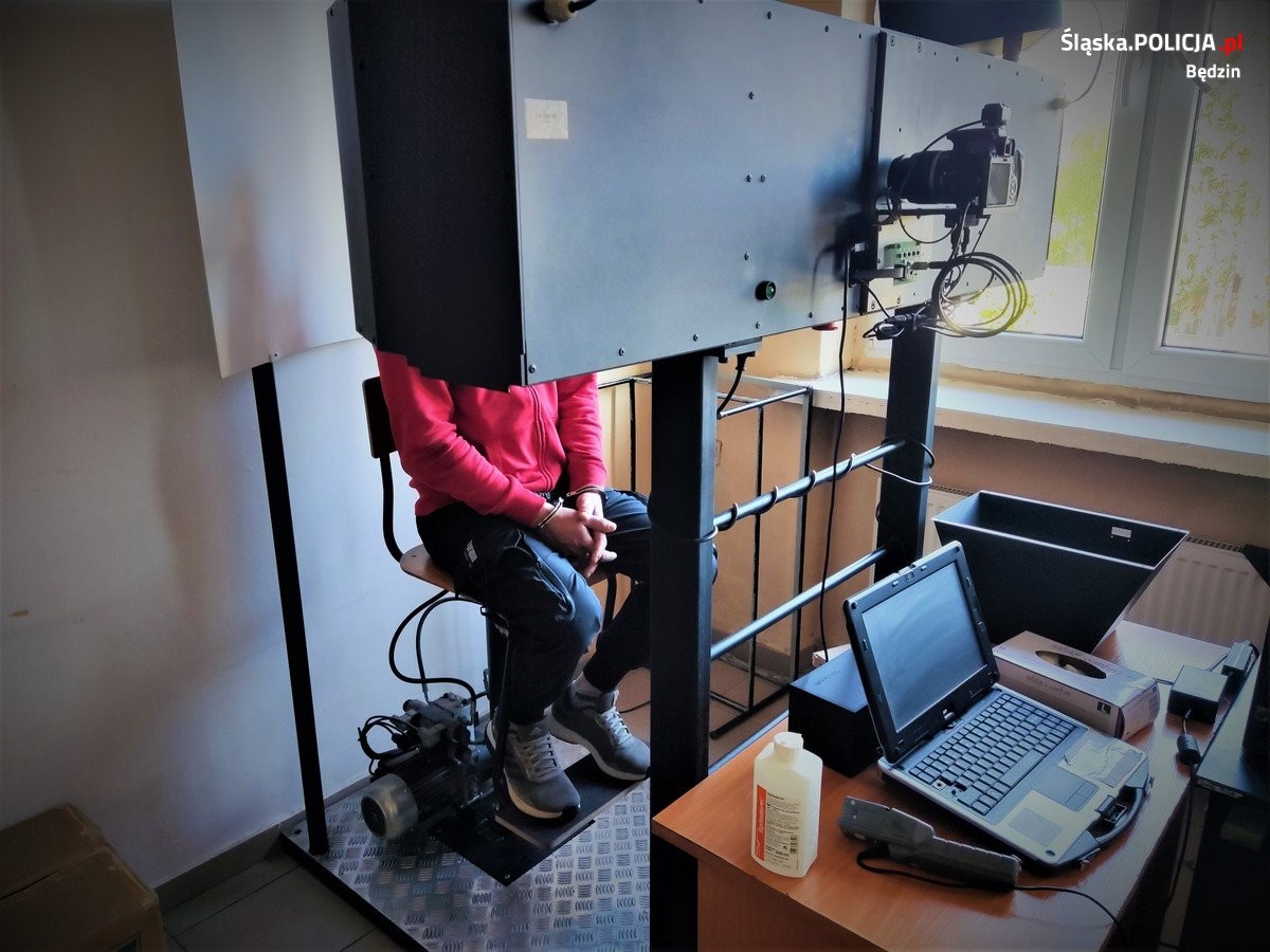 Obraz pochodzący z serwisu https://bedzin.policja.gov.pl/ka1/informacje/wiadomosci/385672,Zatrzymany-na-drodze-rozwiazal-worek-przestepstw.html