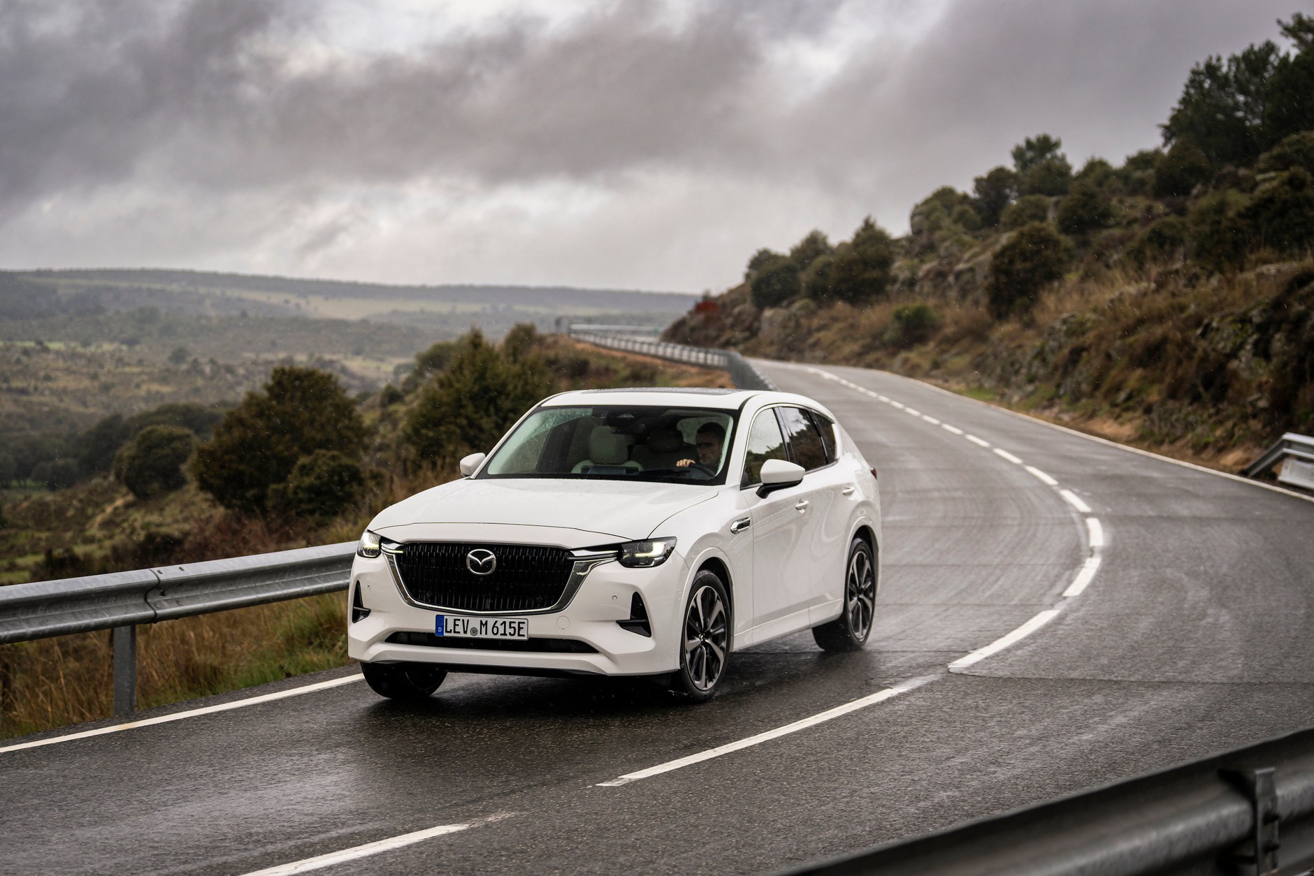 Mazda CX-60 w wersji na rok modelowy 2027