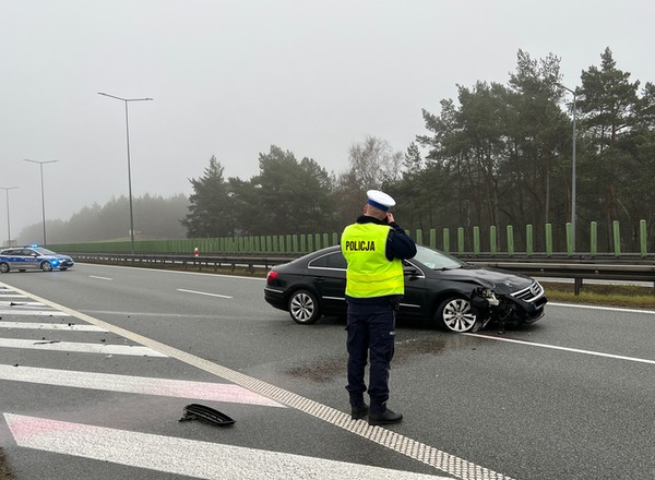 "Rażące zaniedbania na miejscach kolizji i wypadków drogowych". Poseł stawia zarzuty policjantom. Resort jeszcze nie odpowiedział