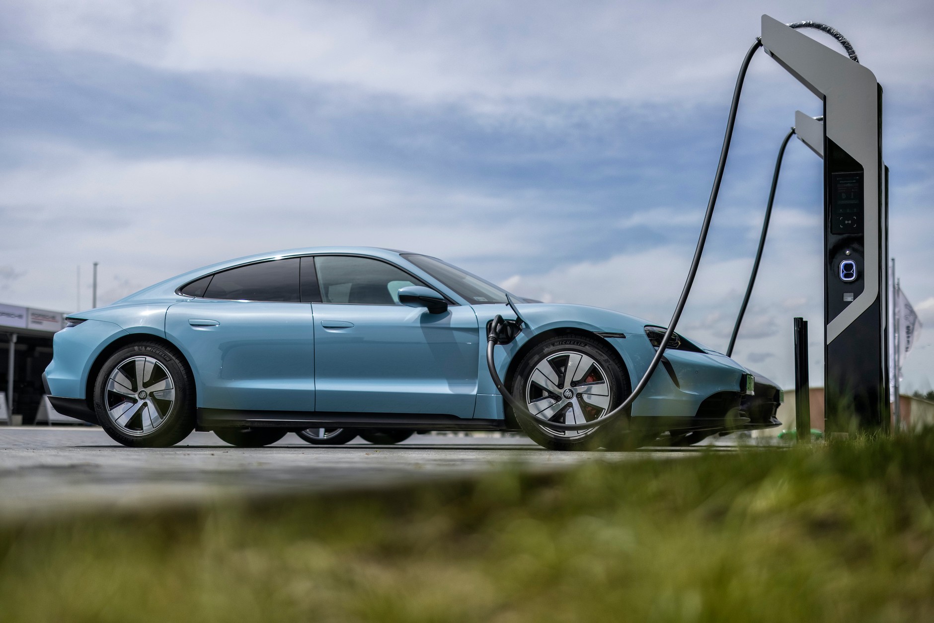 Porsche Turbo Charger – najsilniejsze w Polsce ładowarki do aut elektrycznych