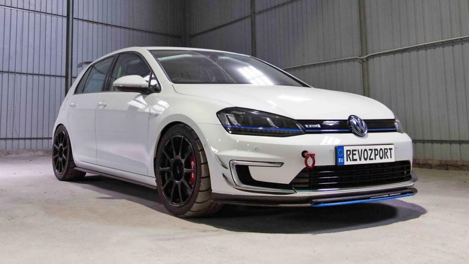 Wyścigowy Volkswagen Golf na prąd
