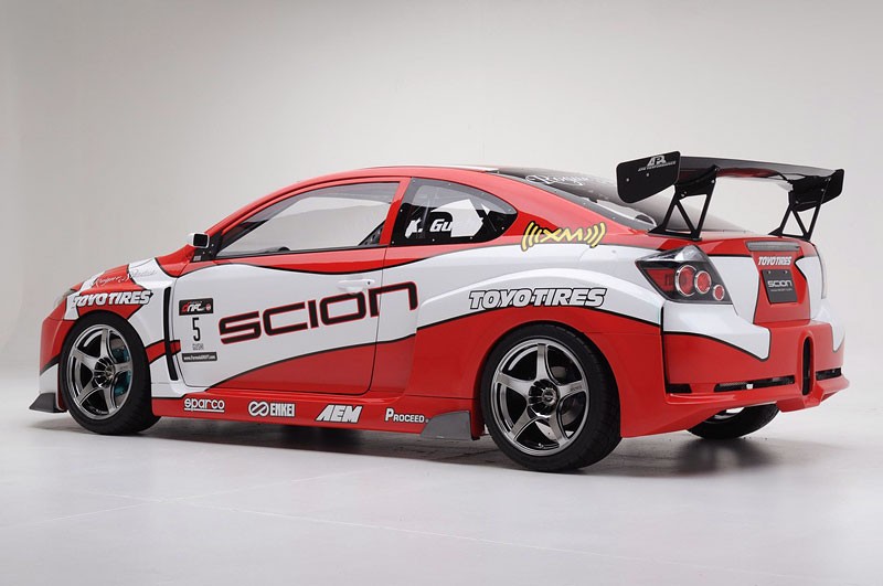 Driftujący Scion tC
