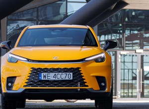 Lexus LBX ma teraz nowy cennik. Wybraliśmy najciekawszą wersję
