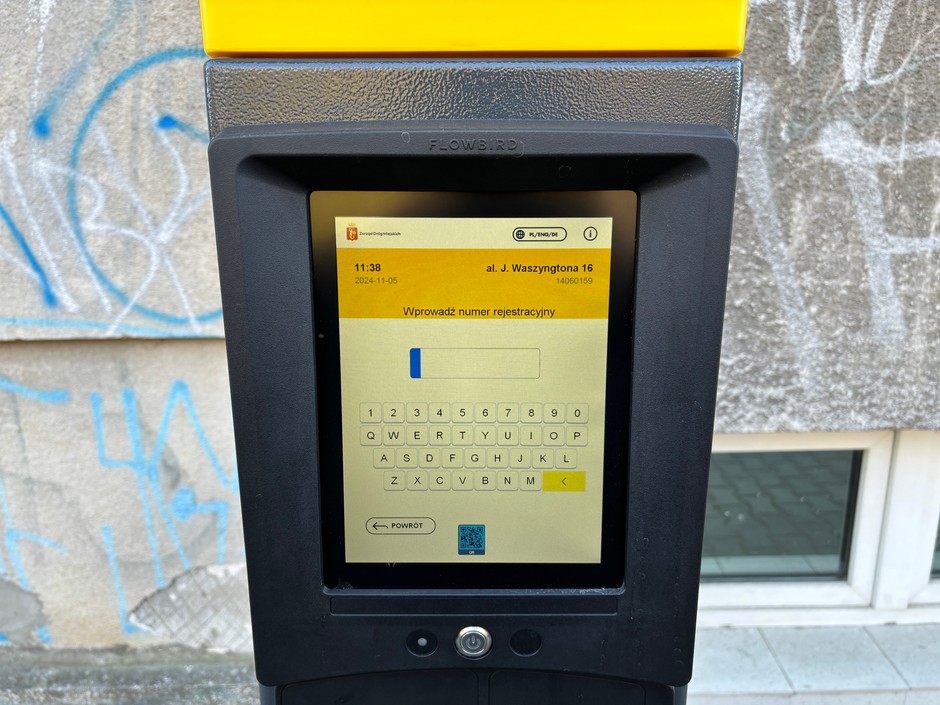 Warszawski parkomat umożliwiający wpisanie numeru rejestracyjnego