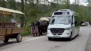 Elektryczny bus wyruszył na trasę do Morskiego Oka. Zaprzęgi konne i tak pozostaną