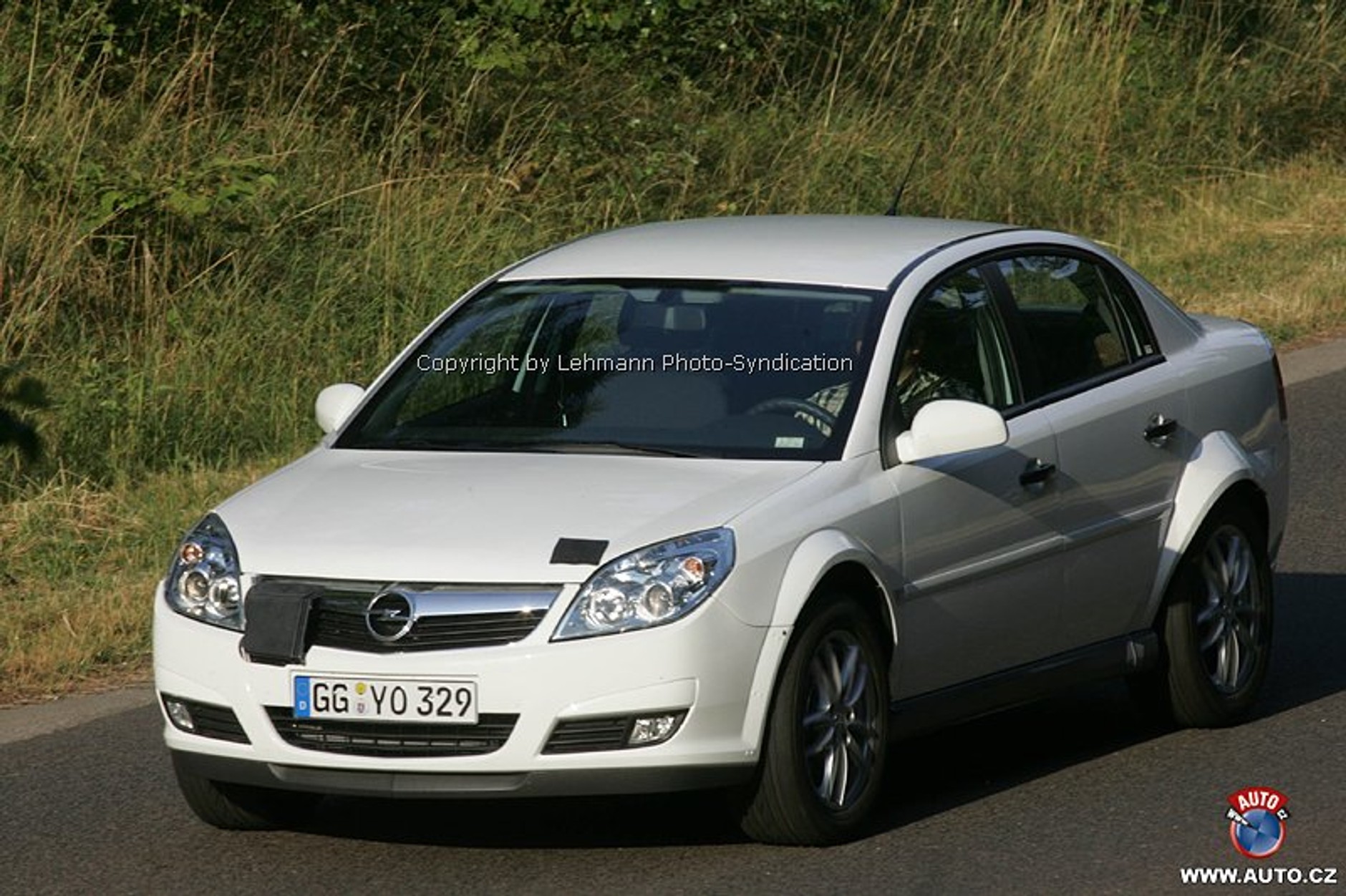 Zdjęcia szpiegowskie: Trzy nowości Opla na najbliższe lata