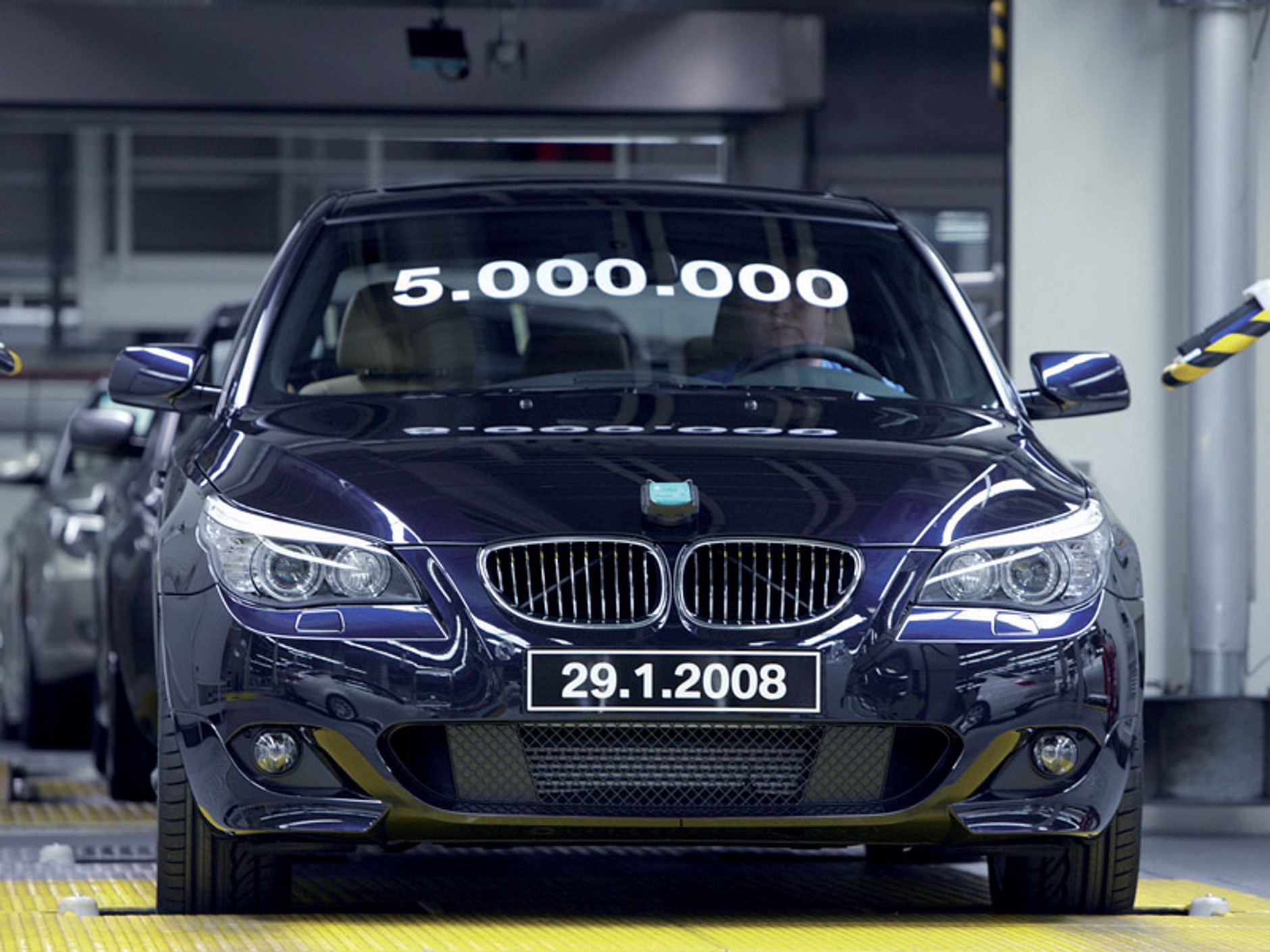BMW: 5 mln pięciu generacji serii 5
