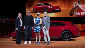 Iga Świątek wygrała już dwa Porsche. Jedno oddała, a niedługo zagra o trzecie