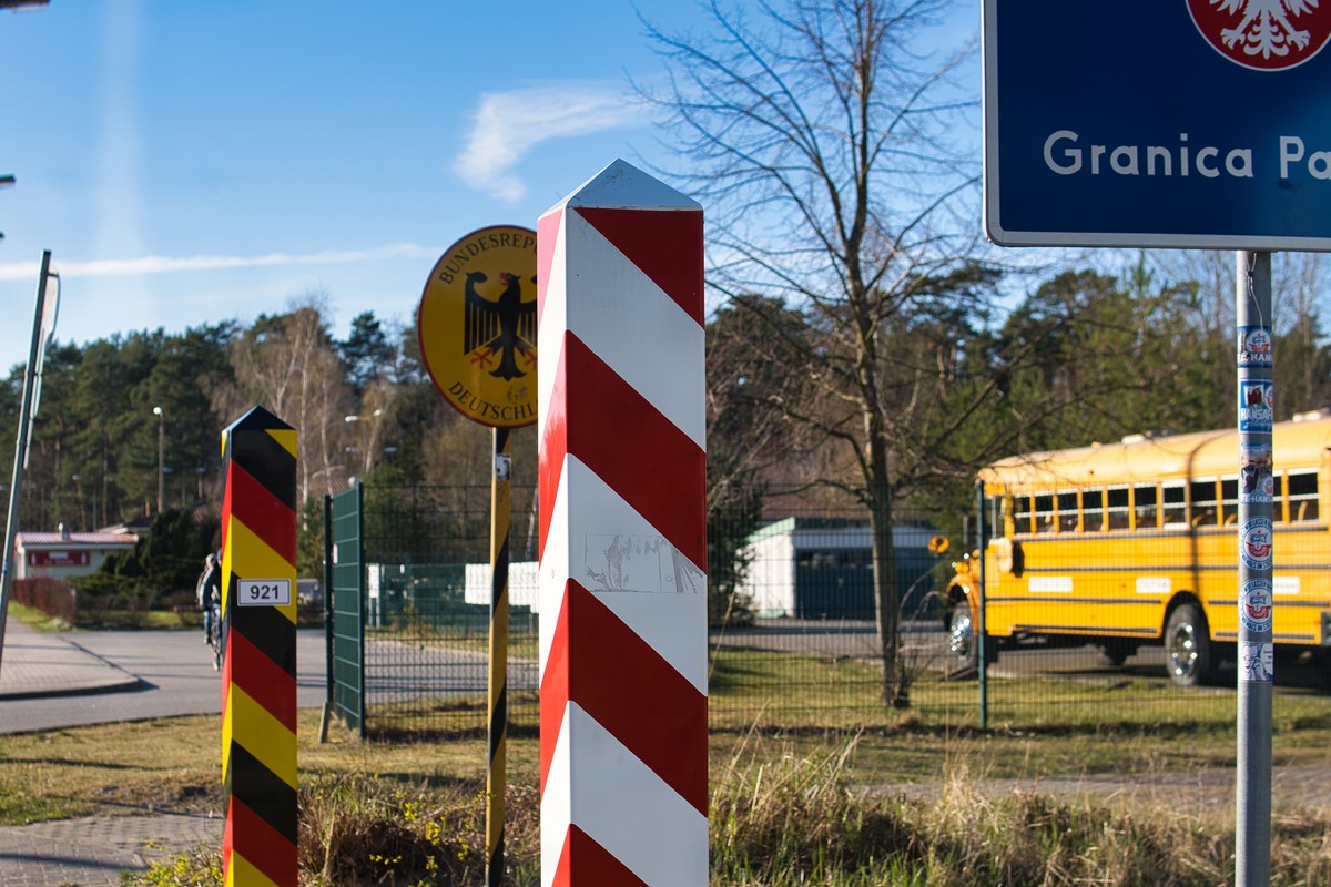 Planujesz dalszą podróż samochodem? Uwaga na nowe zasady wjazdu na granicy
