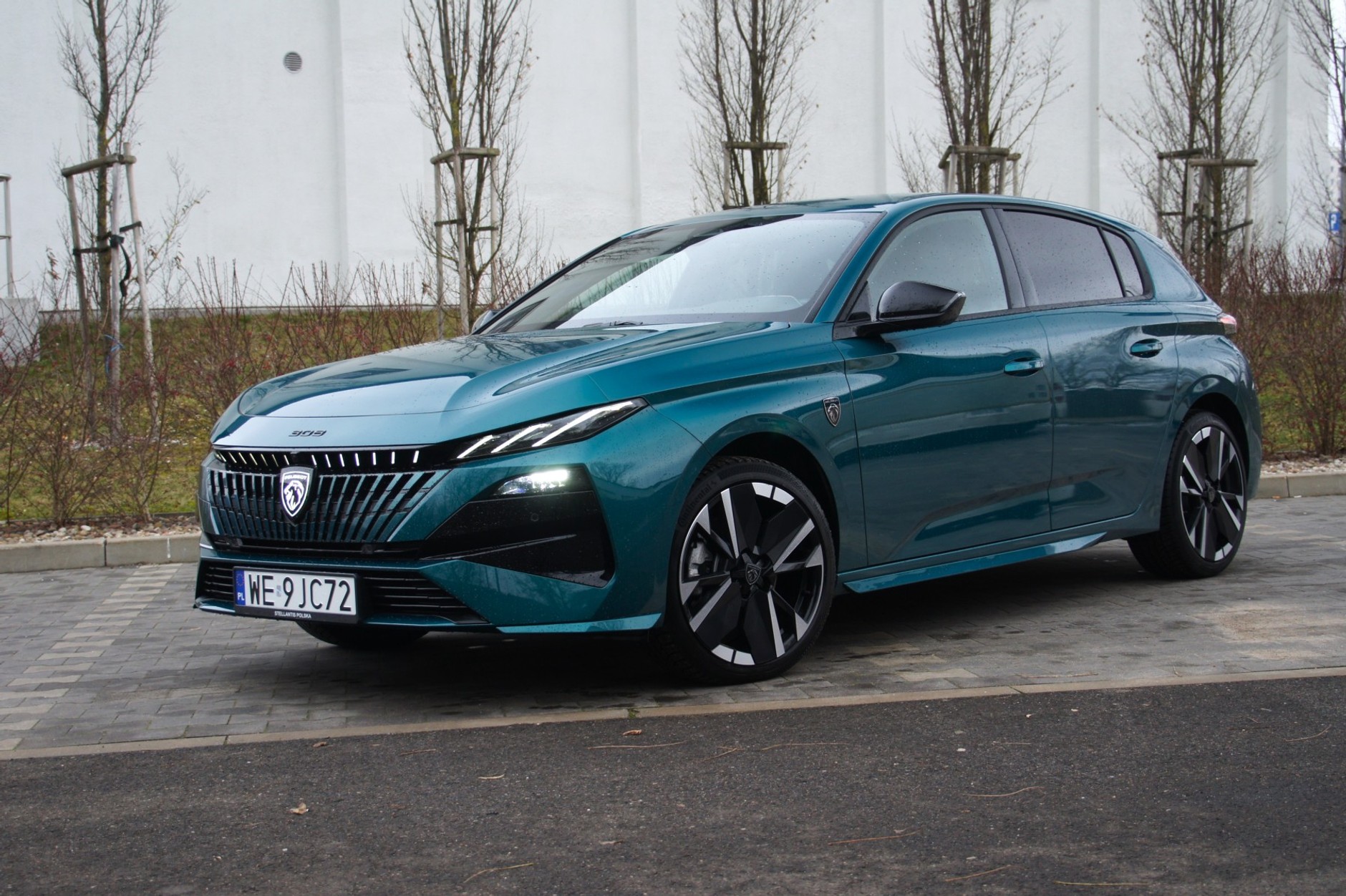 Peugeot 308 1.2 Hybrid 145 KM
