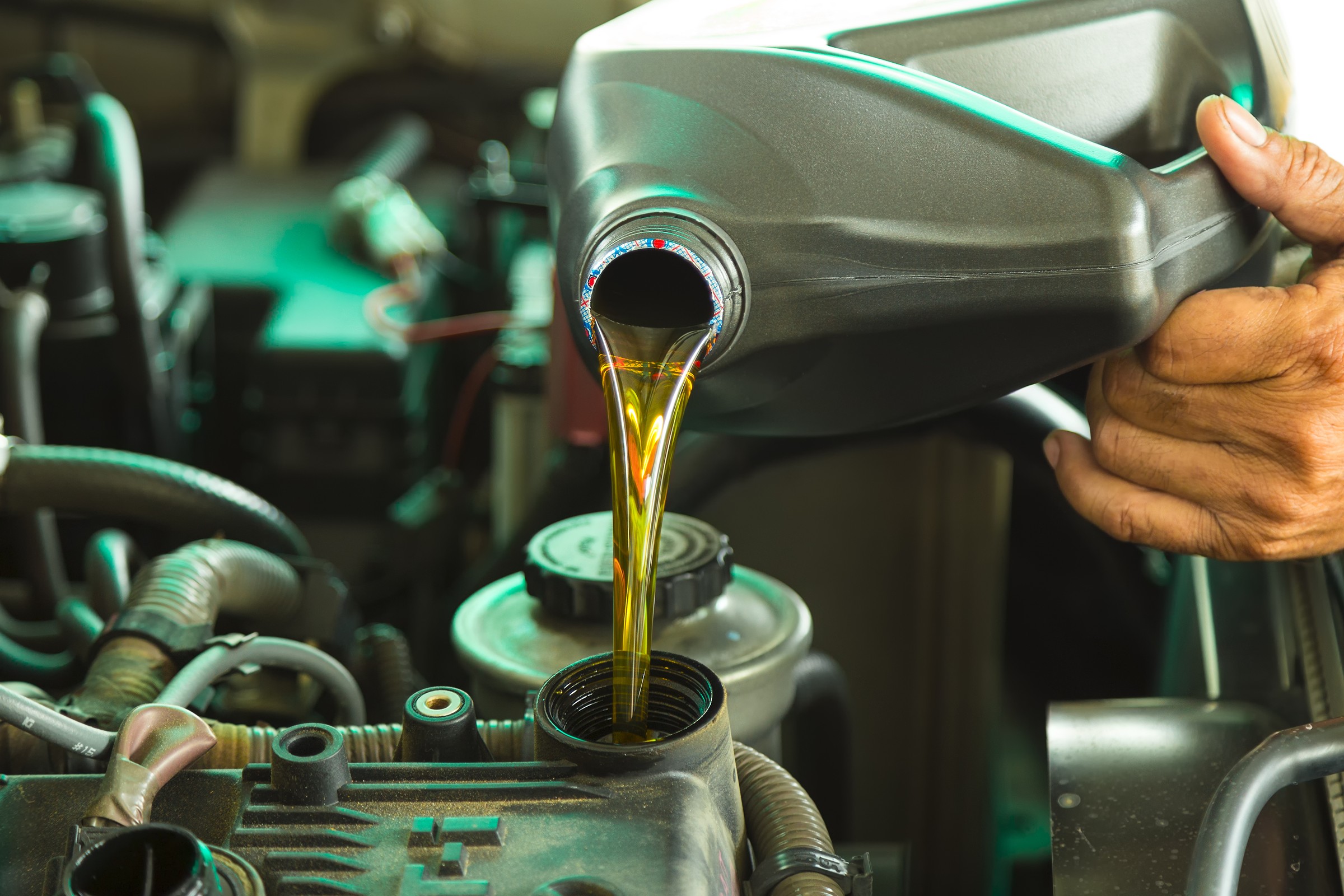 Wymiana oleju tylko na podstawie przebiegu może być błędem. Wielu zapomina o kryterium czasu