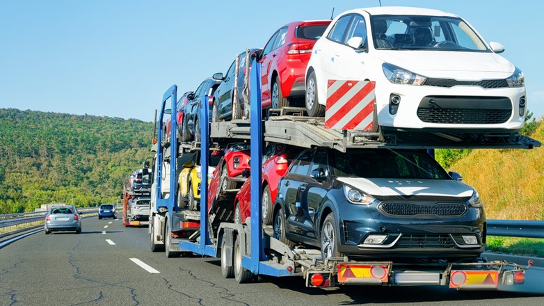 Zniesienie przez ukraińskie władze cła na importowane samochody znacząco wpływa na liczbę sprowadzanych pojazdów