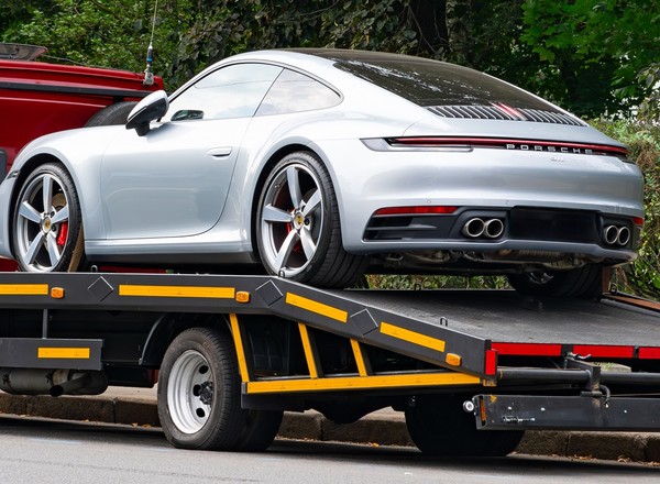Samochody Porsche nagle przestały odpalać. Dziwnym trafem tylko w Rosji