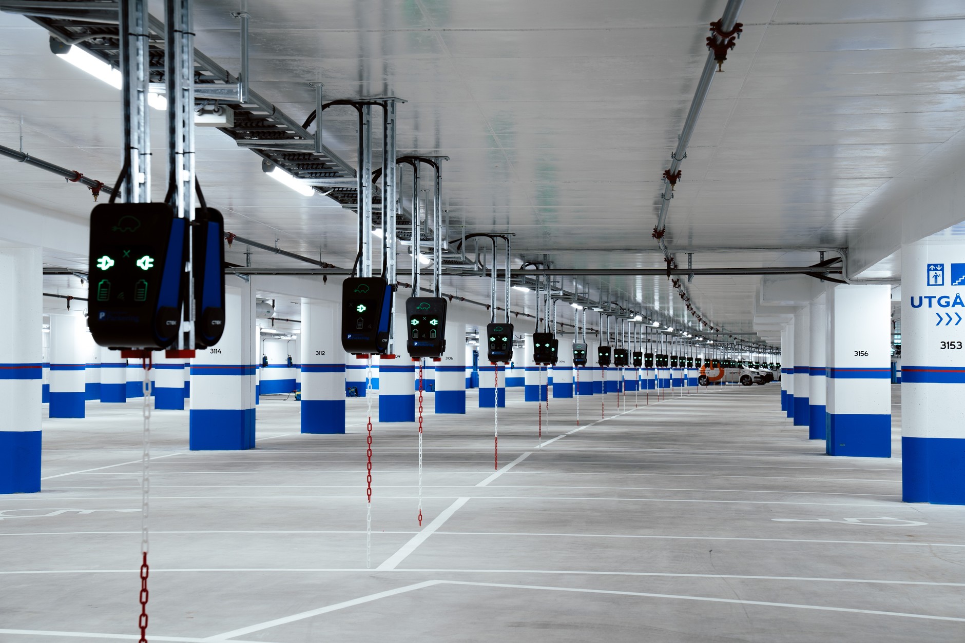 Parking w Sztokholmie z 1000 punktów ładowania.