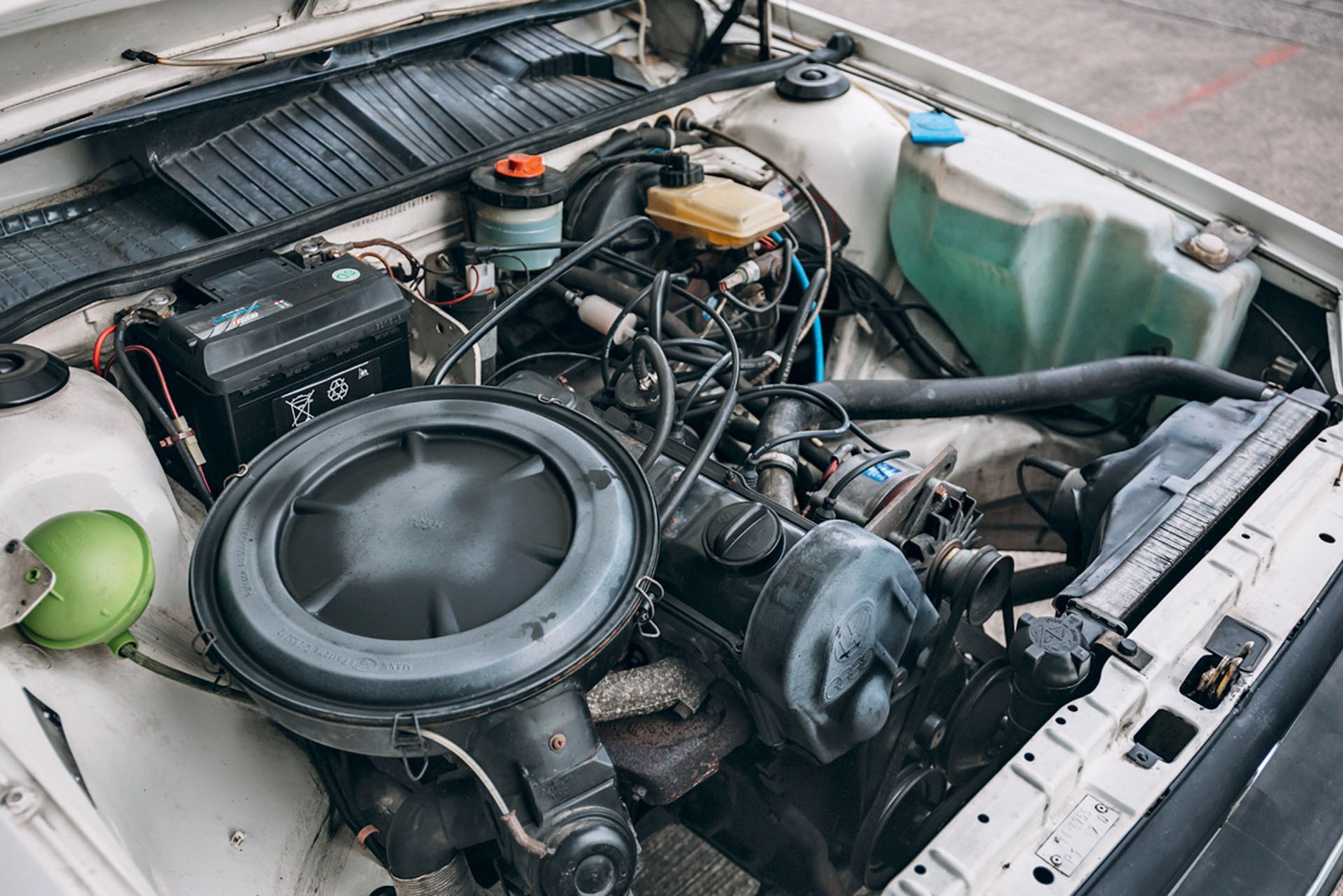 Volkswagen Passat1.6 GL - tradycyjnie pochylony