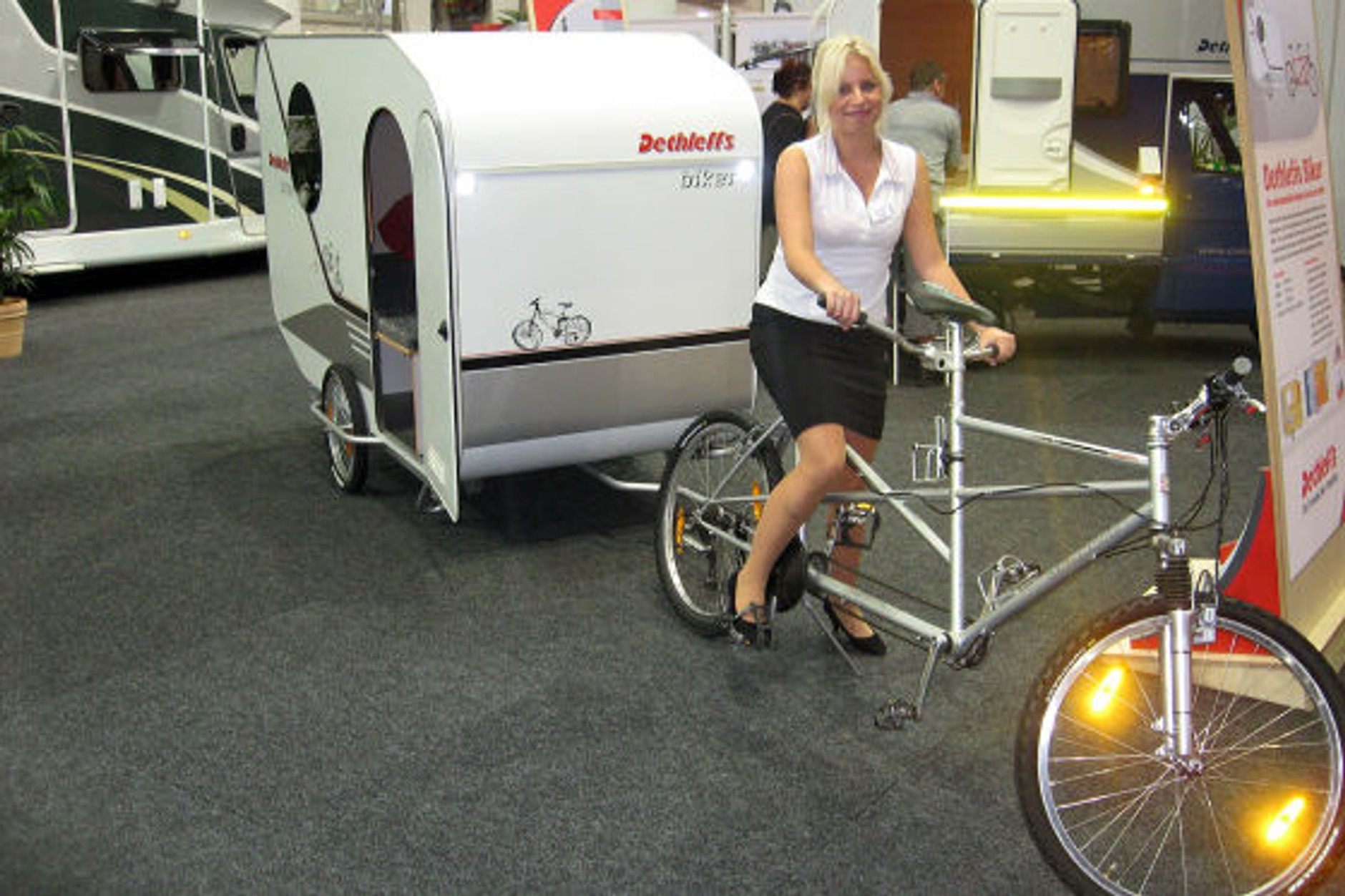 Isnyer to mini  dla dwojga. Waży tylko 80 kilogramów i oferuje 2 miejsca do spania. ...