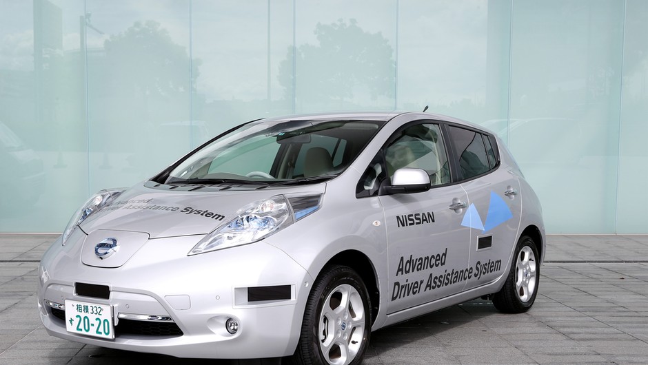 Ten Nissan Leaf jeździ bez kierowcy