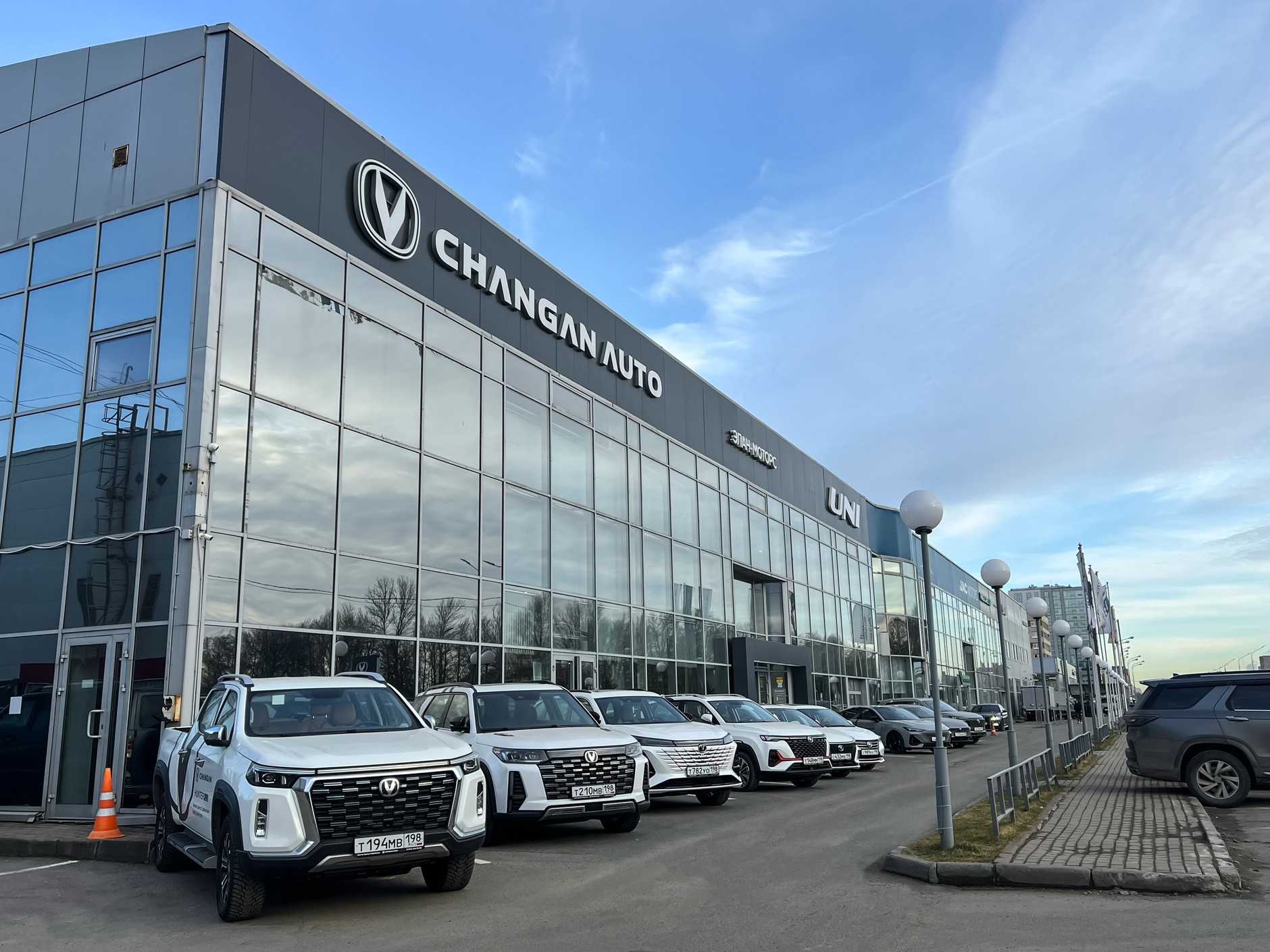 Chińscy producenci samochodów spalinowych mają szczególnie dobrze na mniej wymagających rynkach – np. w Rosji. Choć tam ostatnio rynek mocno się schłodził