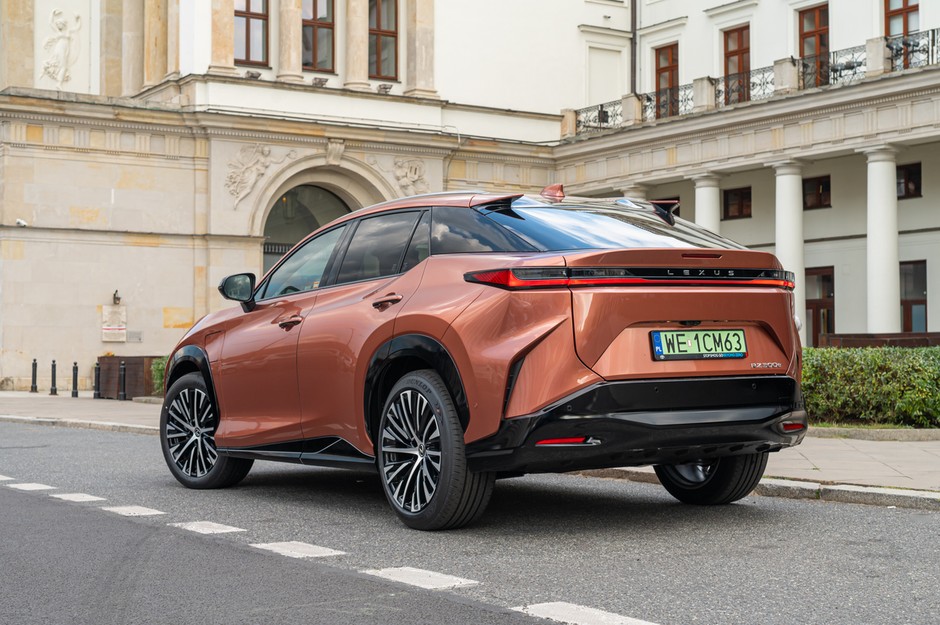Lexus RZ