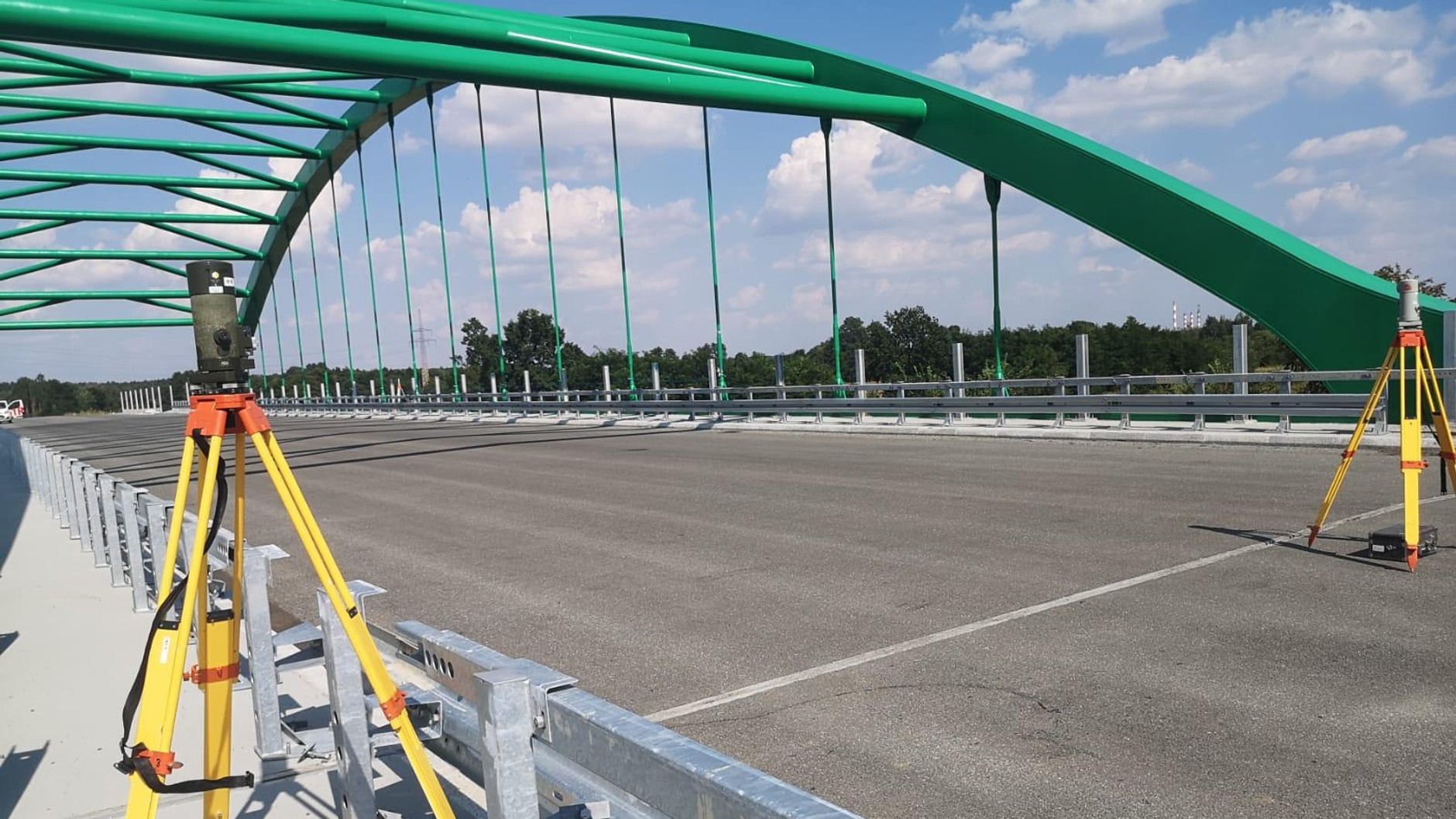 Próbne obciążenie obiektów w ciągu budowanej obwodnicy Kędzierzyna - Koźla