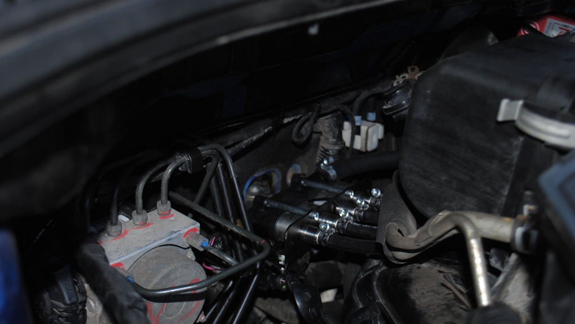 Montaż wtryskiwaczy gazowych w Suzuki SX4 nie był łatwy