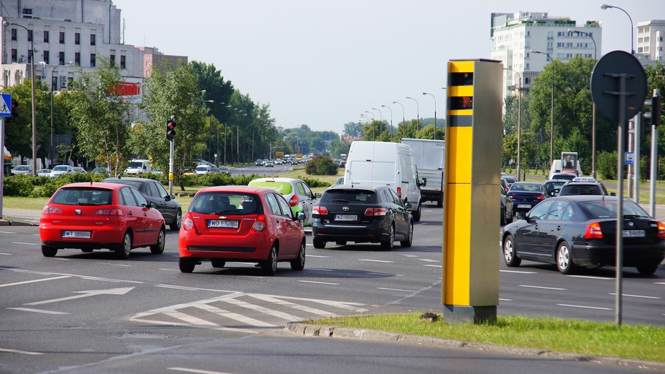 Fotoradar w Warszawie na dużym (obecnie remontowanym) skrzyżowaniu