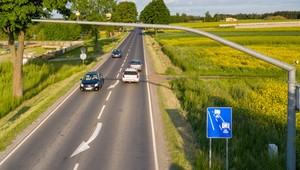 Kamera błysnęła na czerwono. Czy to oznacza, że dostanę mandat?