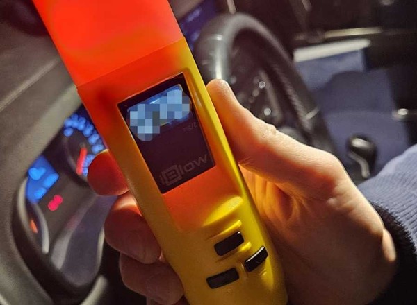 Policjanci zatrzymali pijanego kierowcę. To był dopiero początek kłopotów