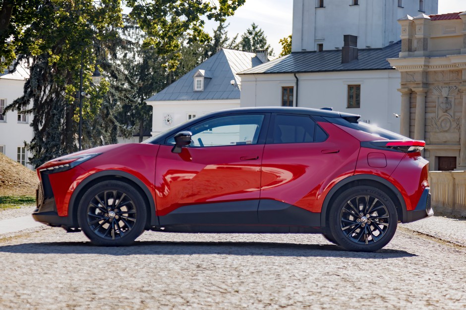2024 Toyota C-HR PHEV