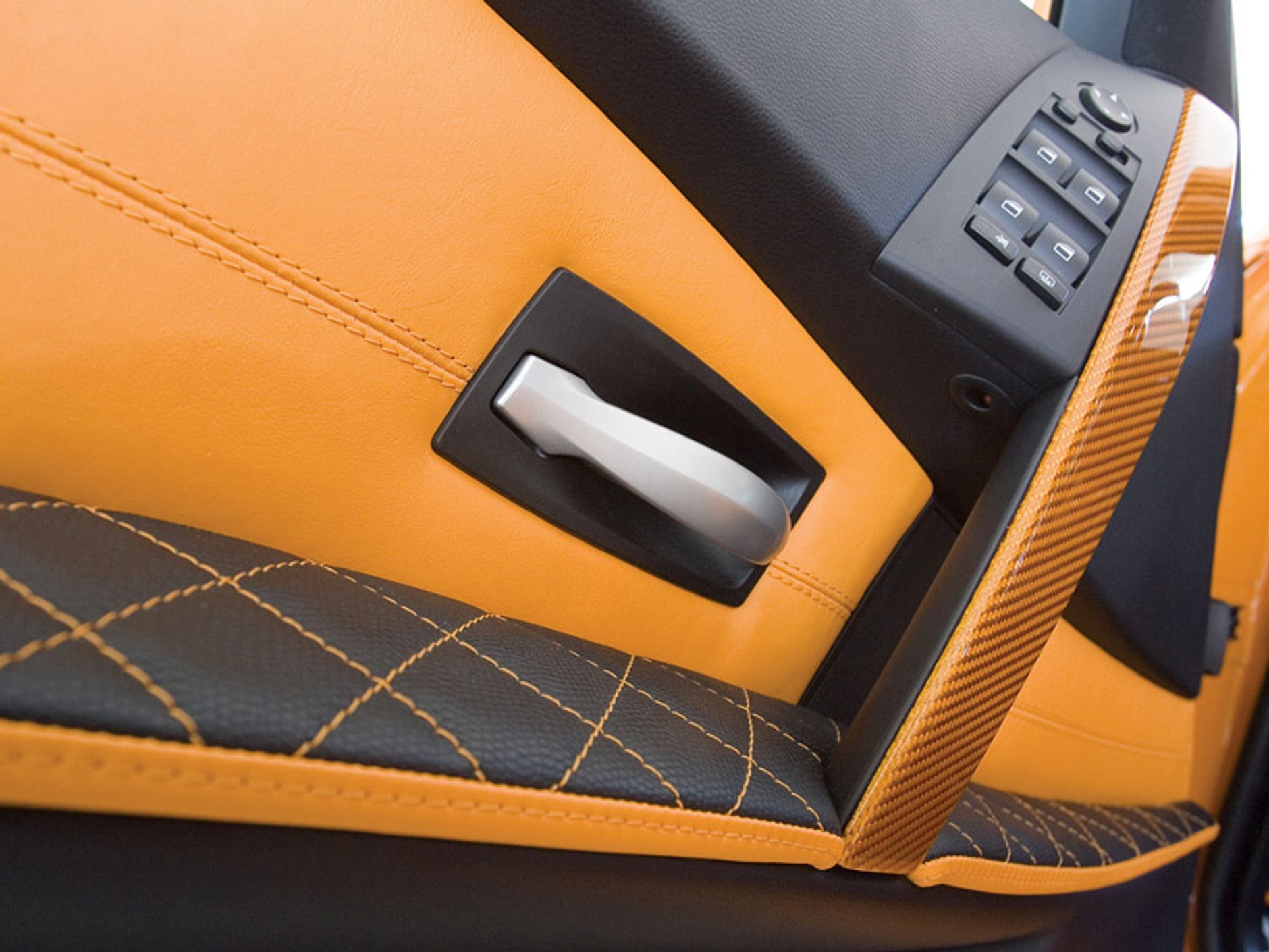 Lumma CLR 500 RS: 560 KM pod maską BMW M5