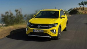 Odświeżony Volkswagen T-Cross wjeżdża do salonów. Zmieścił się w "stówce"? [Ceny]