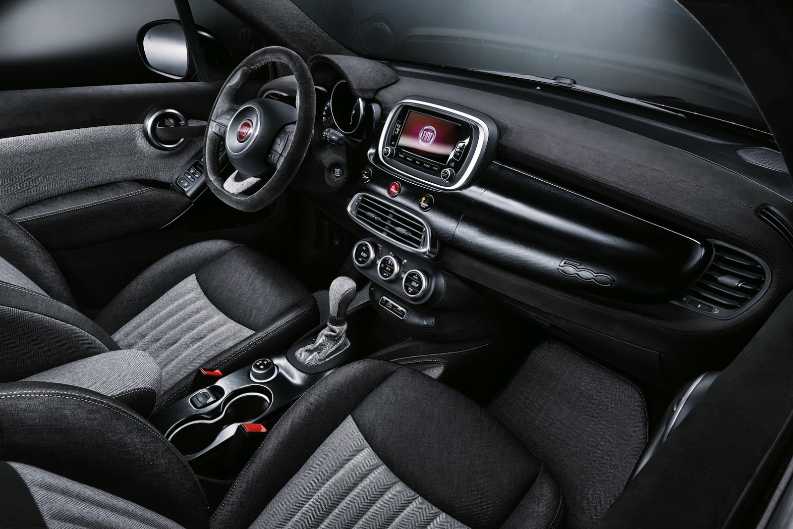Pokazowy Fiat 500X Black Tie