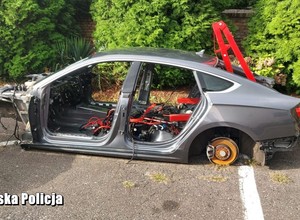 Policja złapała ich na gorącym uczynku. Audi było już nie do poznania