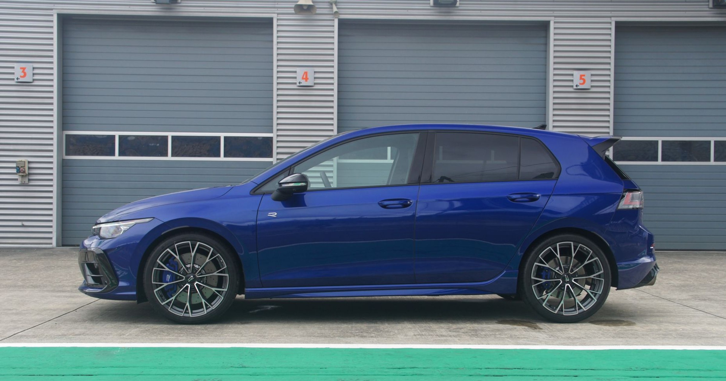 Volkswagen Golf R (2024)
