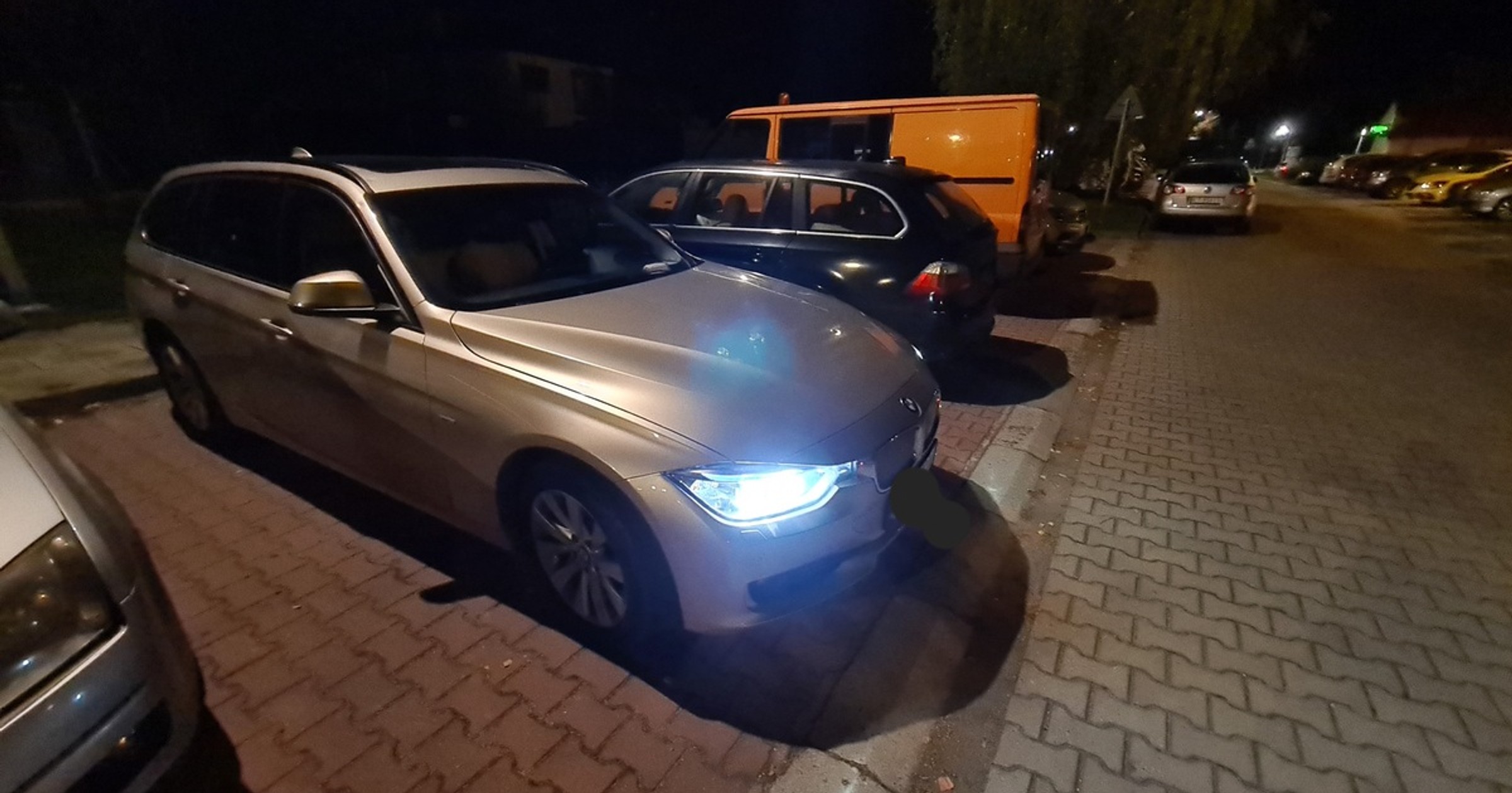 Pozostawił BMW z włączonym silnikiem