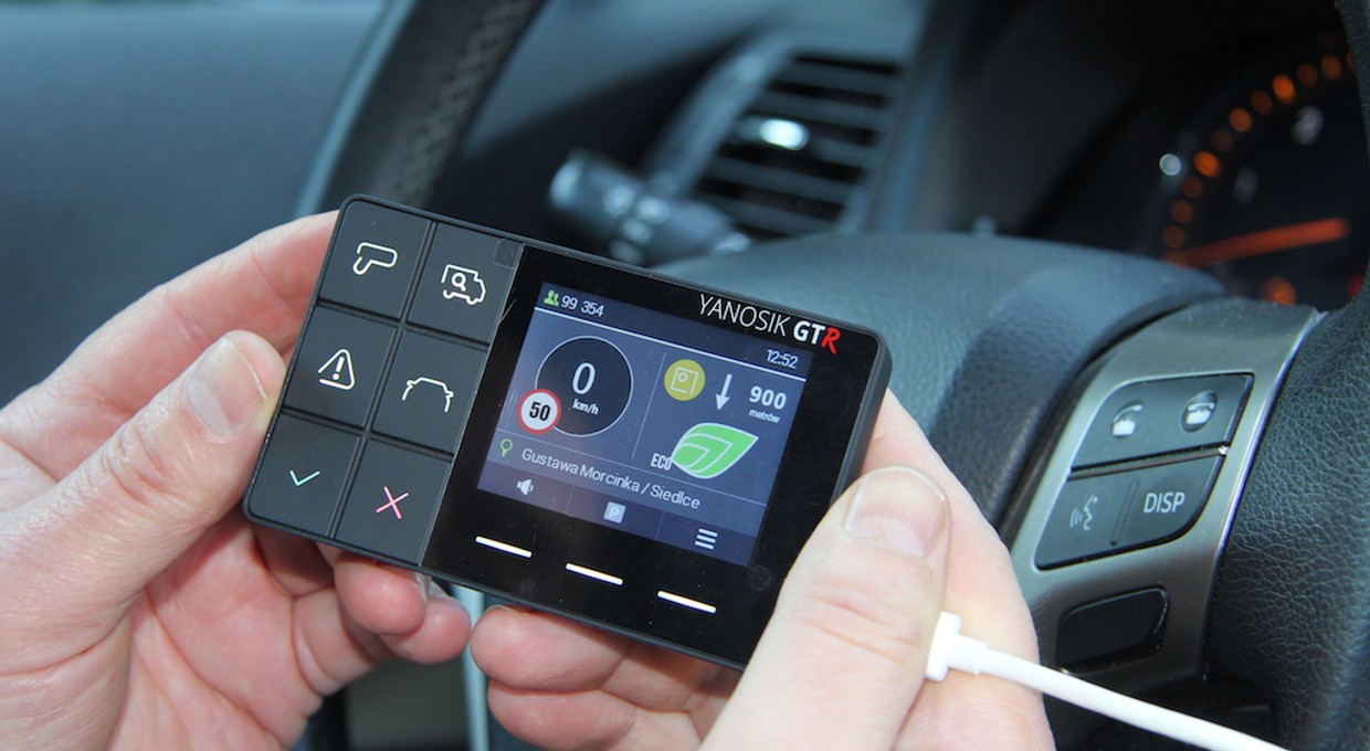 Minister infrastruktury kupił urządzenie ostrzegające o kontrolach drogowych. Oczywiście służbowo