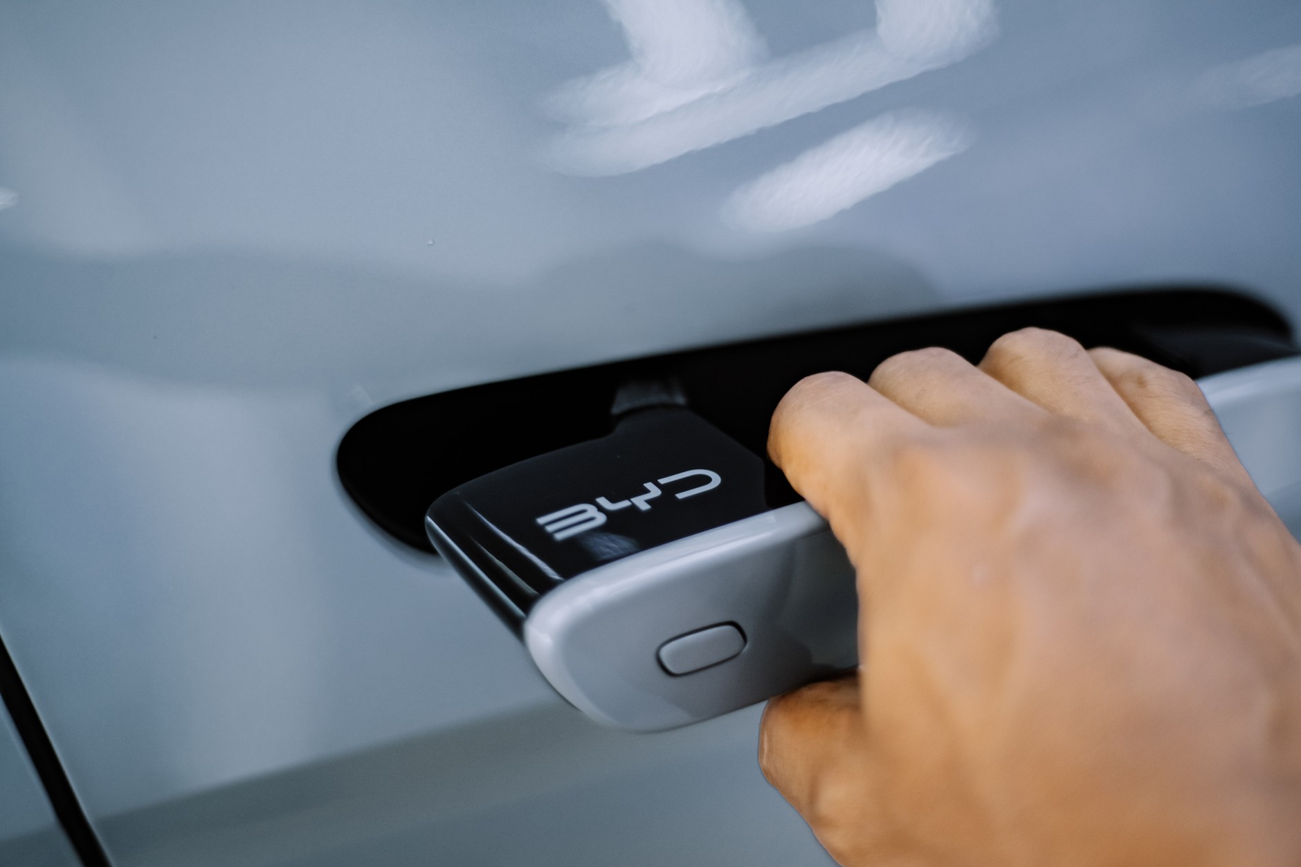 Chowana elektryczna klamka zewnętrzna