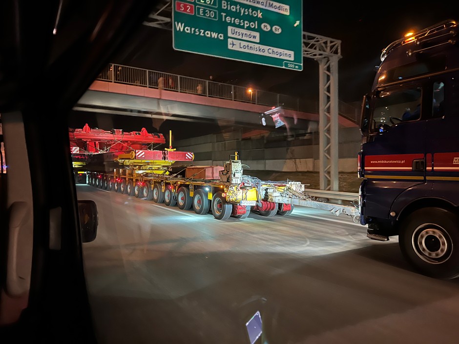 Transport gigantycznej maszyny TBM w Warszawie