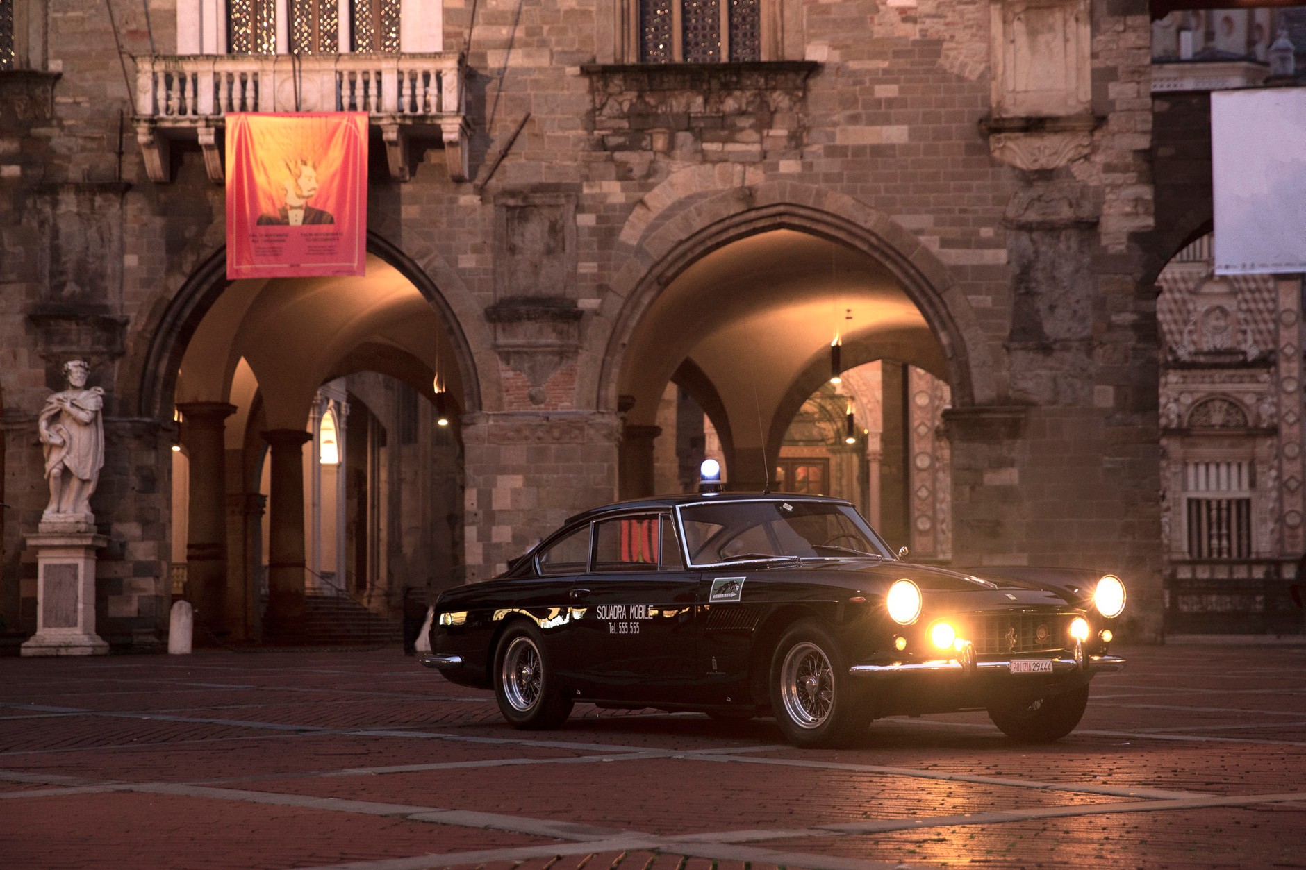 Ferrari 250 GTE 2+2 Squadra Mobile