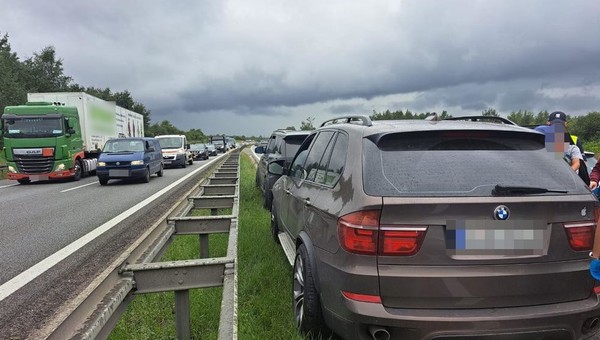 Spektakularna akcja Straży Granicznej na A4. Zatrzymano aż 33 cudzoziemców