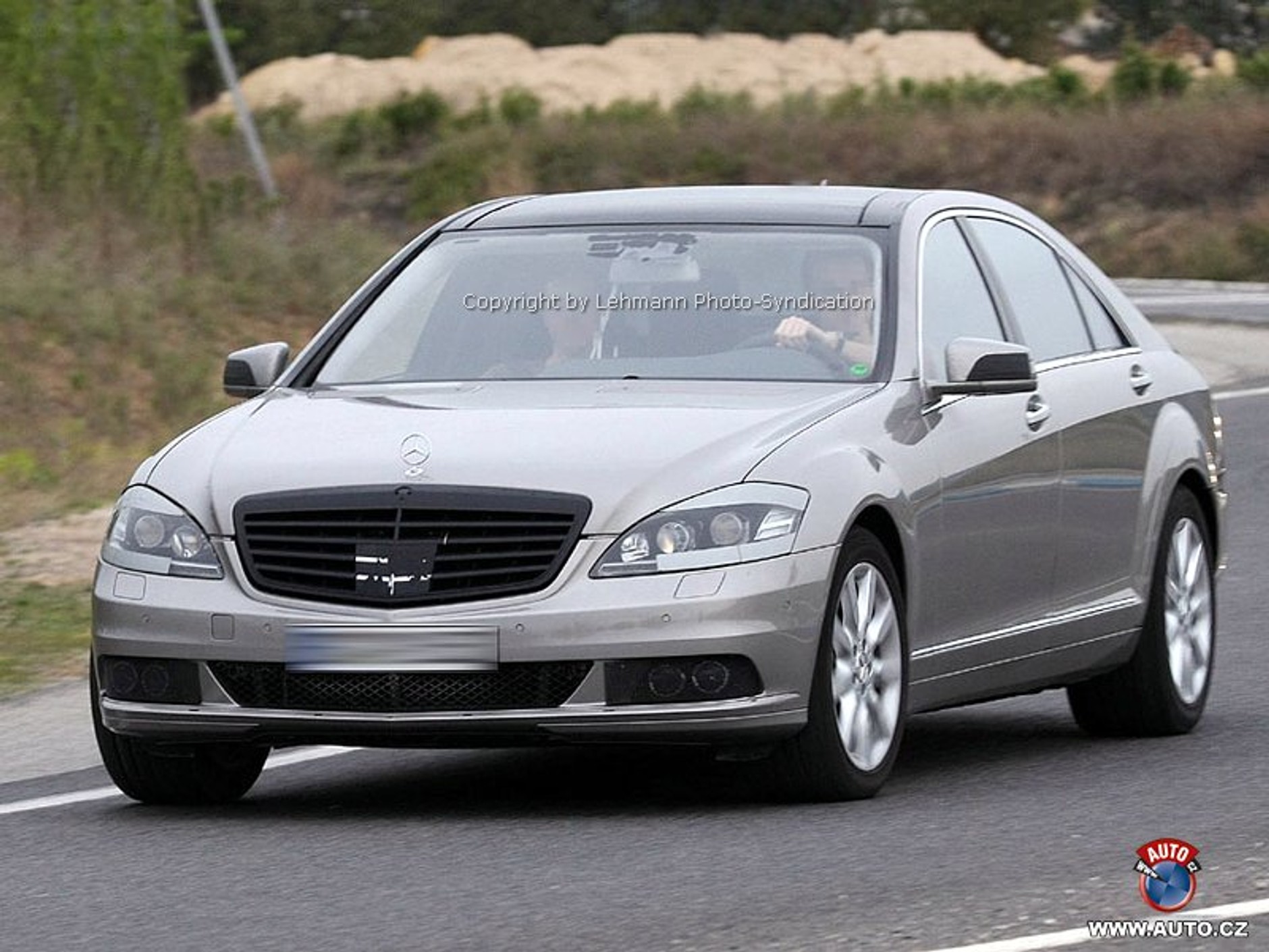 Zdjęcia szpiegowskie: make-up dla Mercedesa klasy S